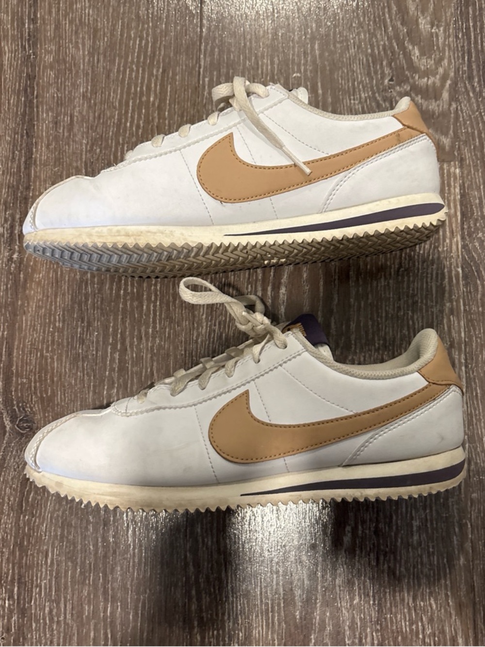Nike White Sneakers with Tan Accent and Purple Tongue Tab